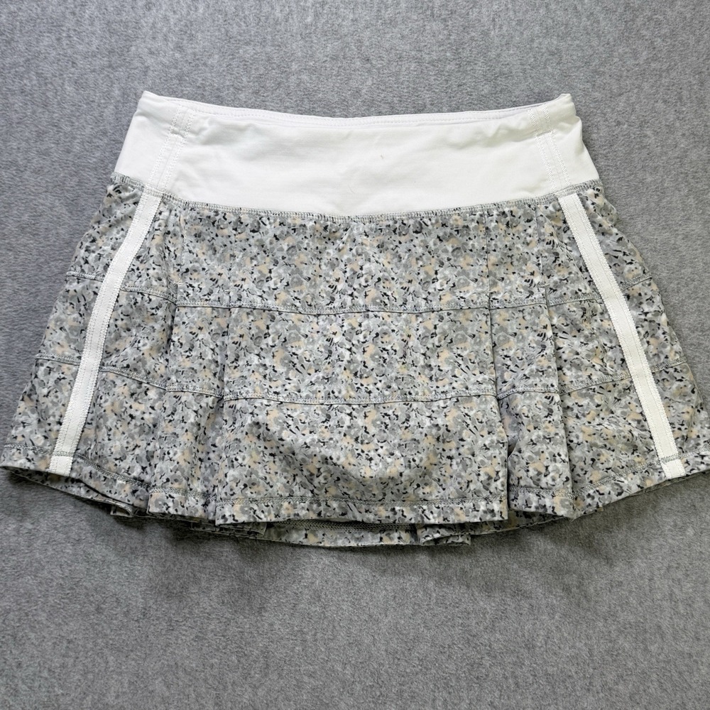 Lululemon Pace Rival Running Skirt‎ Floral Print Gray White Tiered Athletic Sz 2